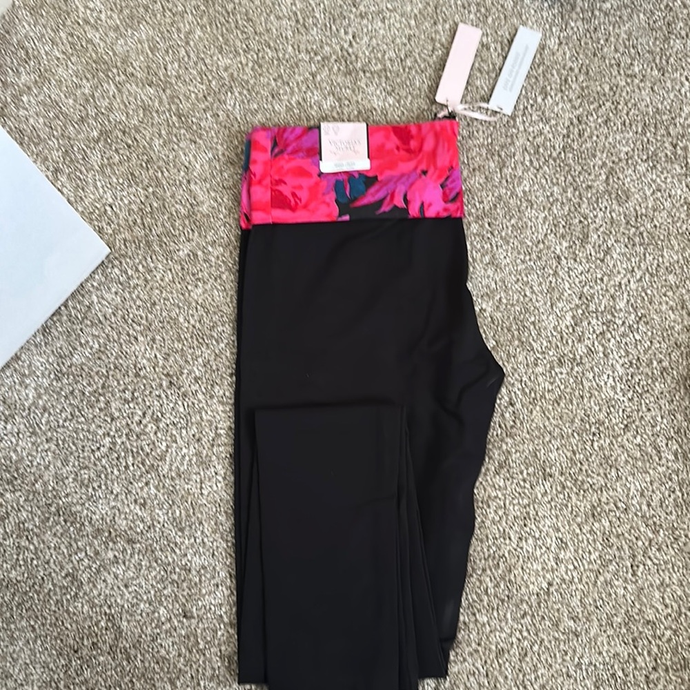 Victorias Secret leggings with folded band. Size Small/Petite.